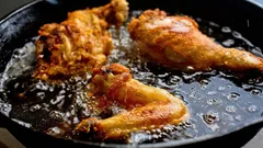 料理が脂っこくなりすぎた？味を損なわずに余分な脂を取り除く方法